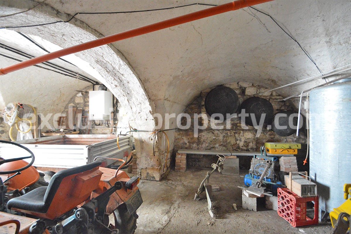 Ancient stone house for sale in the characteristic village Tavenna - Molise 18