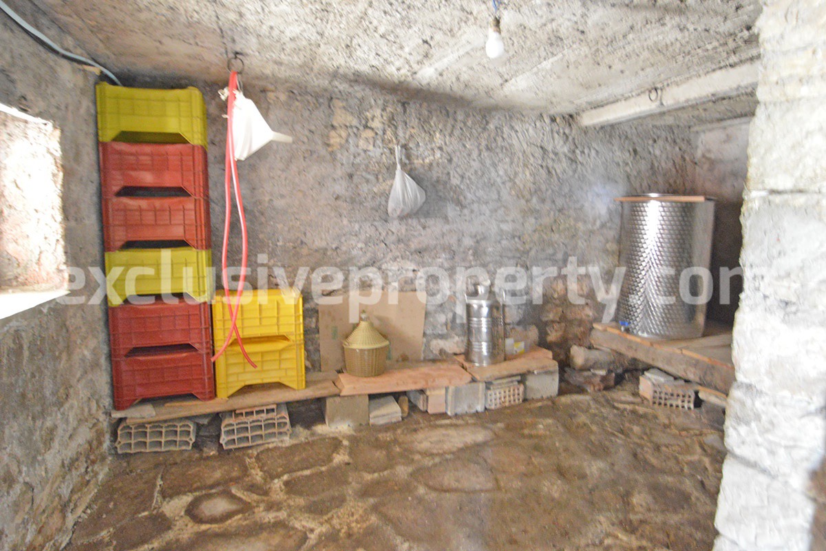 House in good condition with stone cellars for sale in Abruzzo 19