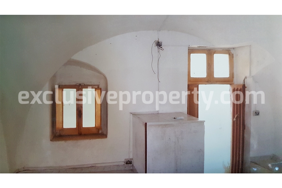 Village house for sale in the Molise Tavenna a few km from the Adriatic sea 5