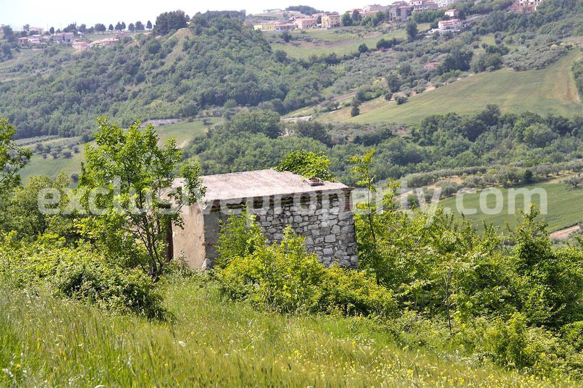 Ruin with land in Tavenna for sale in Molise - Italy 2