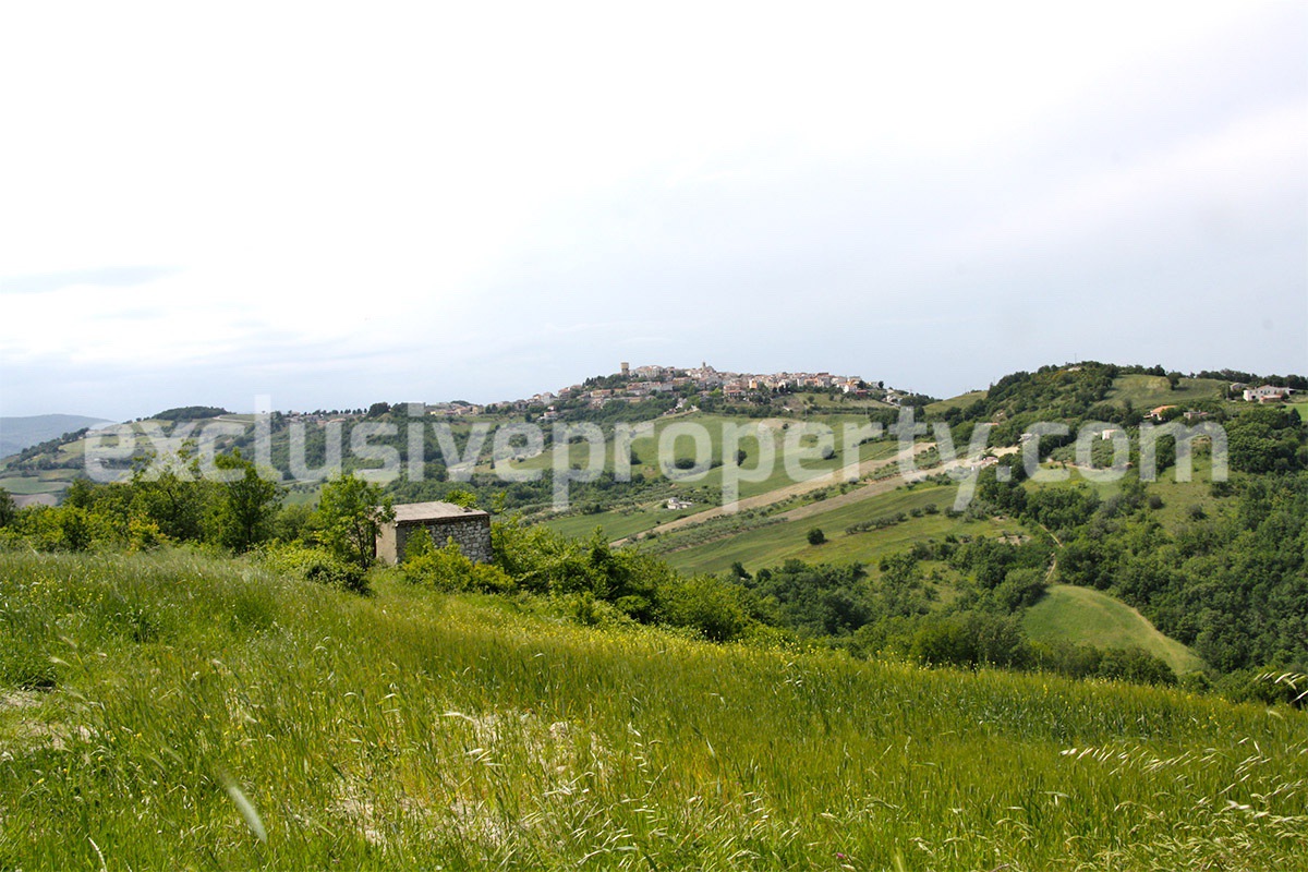 Ruin with land in Tavenna for sale in Molise - Italy 1