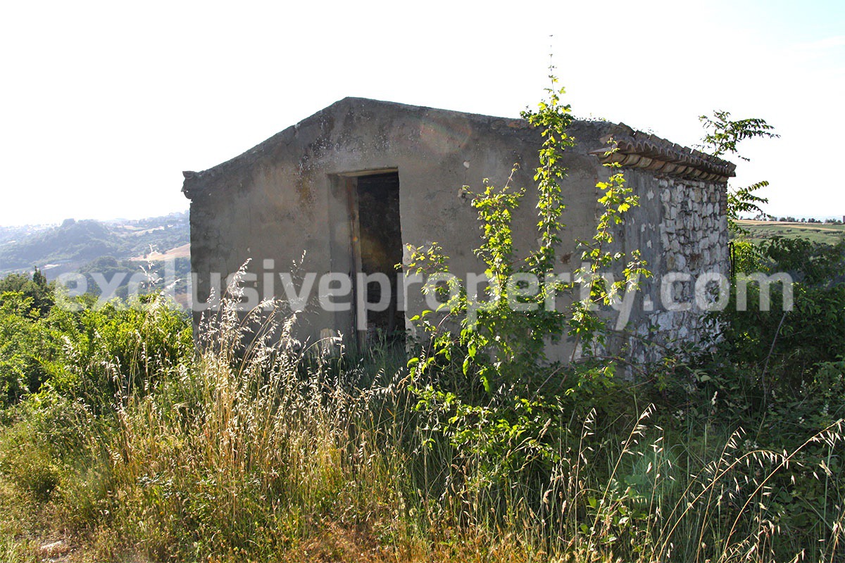 Ruin with land in Tavenna for sale in Molise - Italy 3