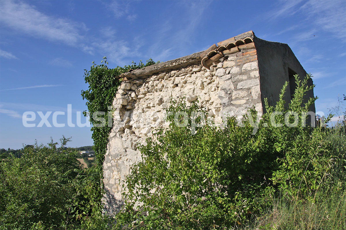 Ruin with land in Tavenna for sale in Molise - Italy 4