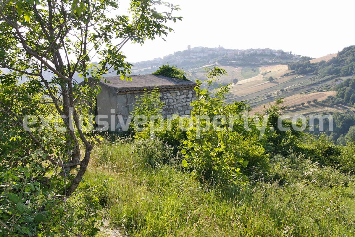 Ruin with land in Tavenna for sale in Molise - Italy 5