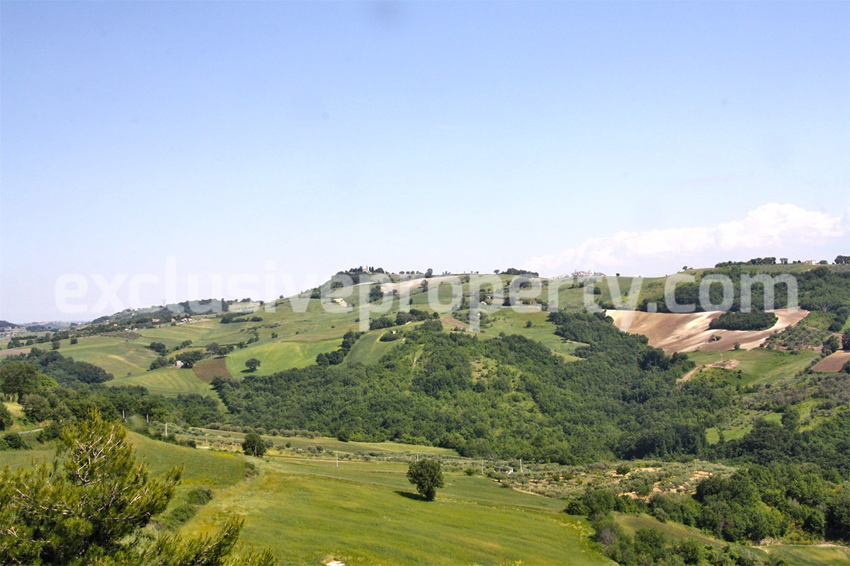 Ruin with land in Tavenna for sale in Molise - Italy
