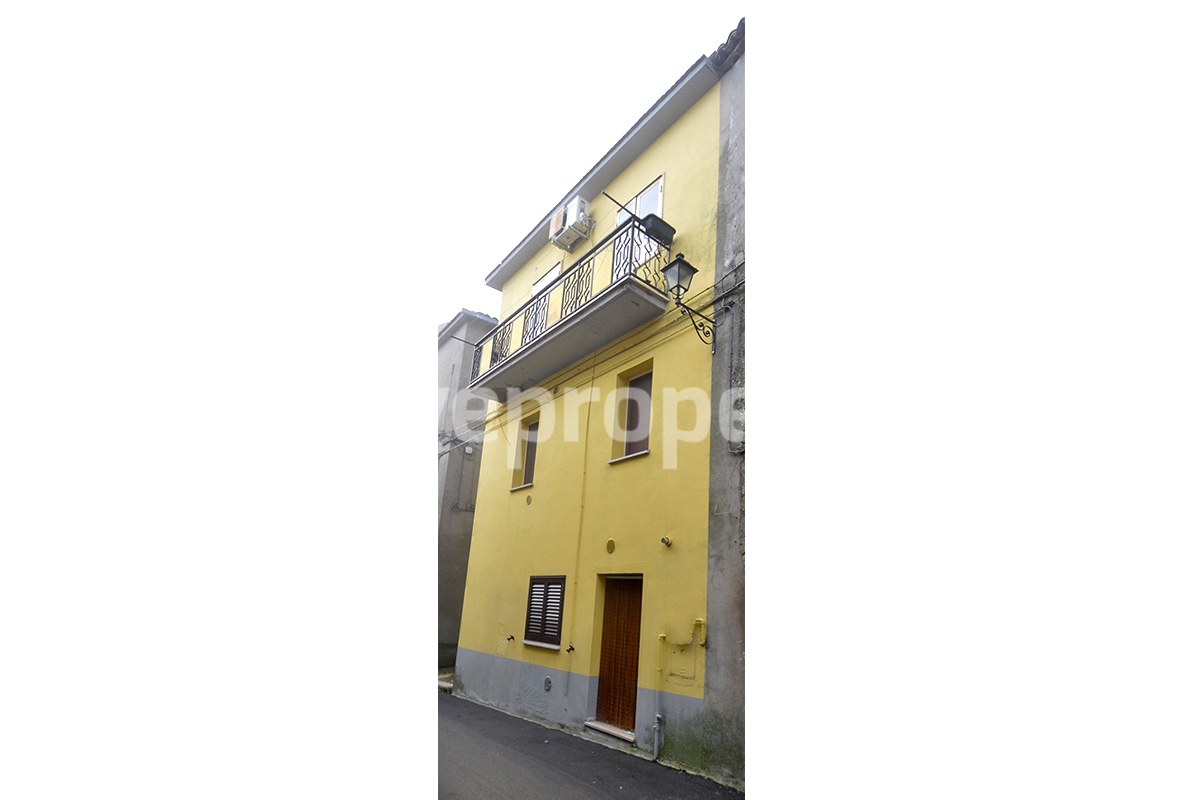 Renovated town house with two separate entrances for sale in Molise 2