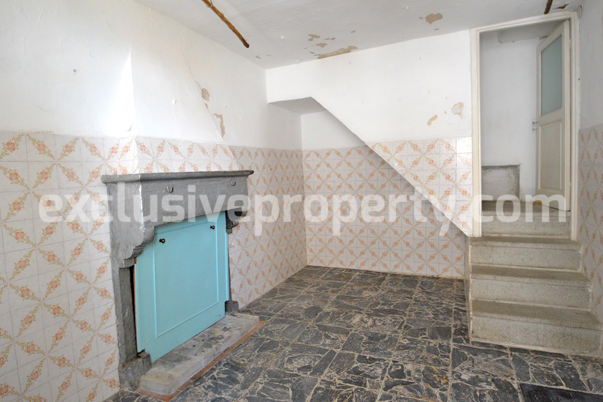 House in good condition with stone cellars for sale in Abruzzo