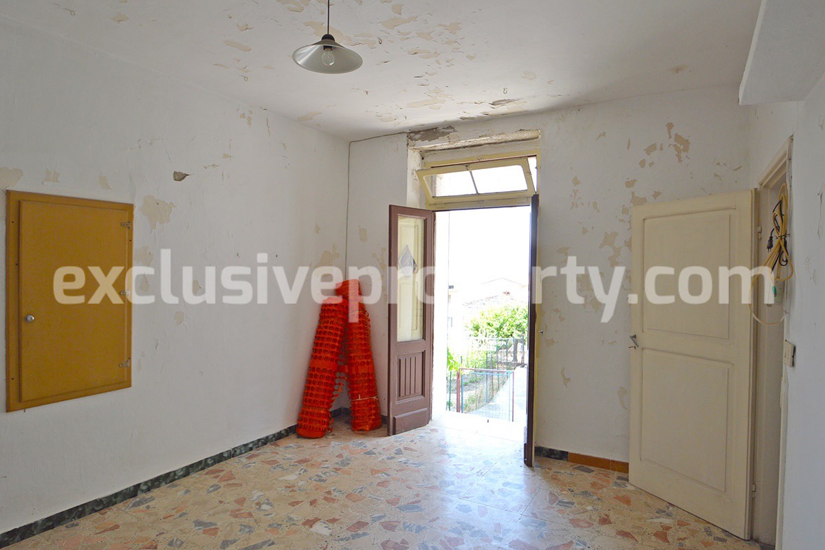 House in good condition with stone cellars for sale in Abruzzo 9