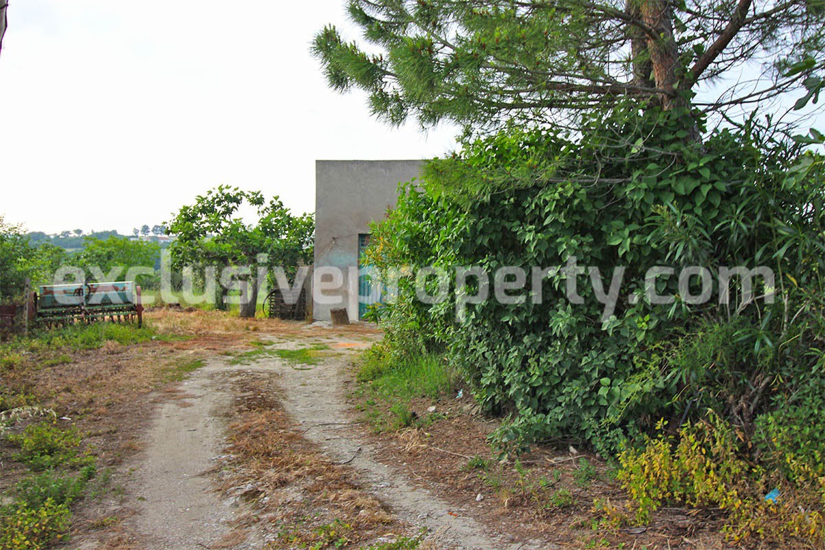 Country house with 20000 sq m of land for sale in the Molise Region