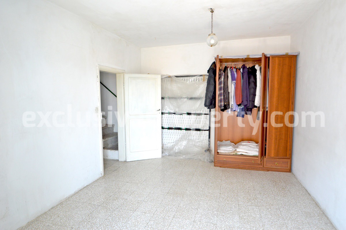 House in good condition with stone cellars for sale in Abruzzo 13