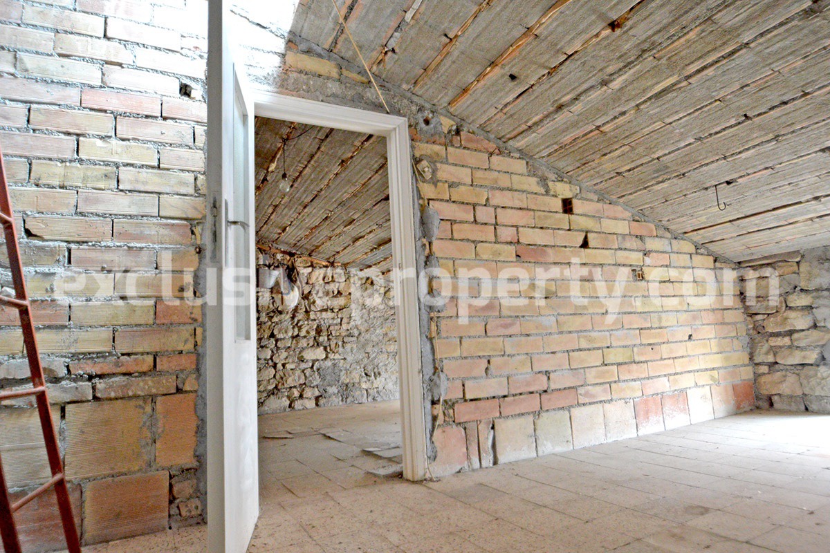 House in good condition with stone cellars for sale in Abruzzo 15