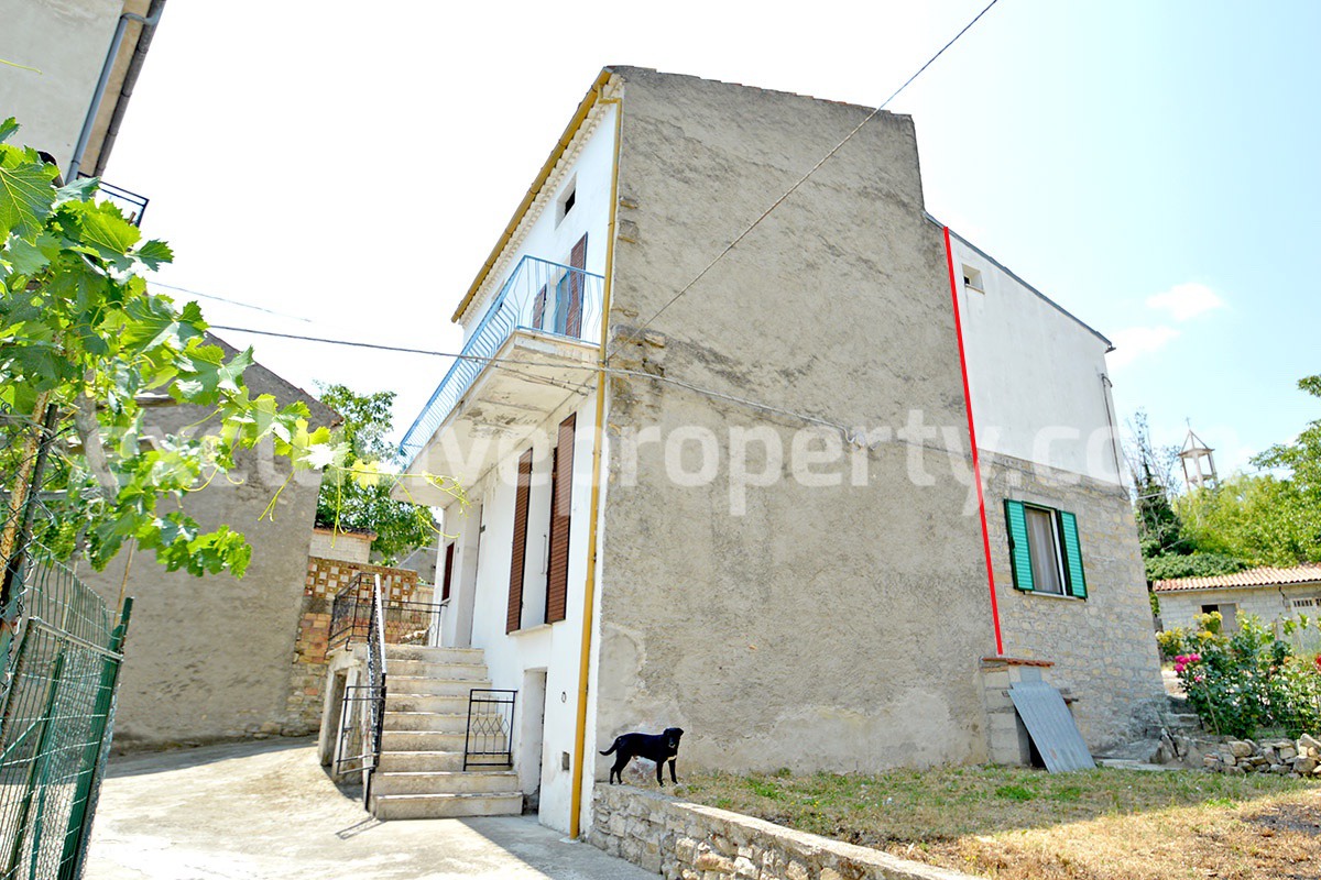 House in good condition with stone cellars for sale in Abruzzo 3