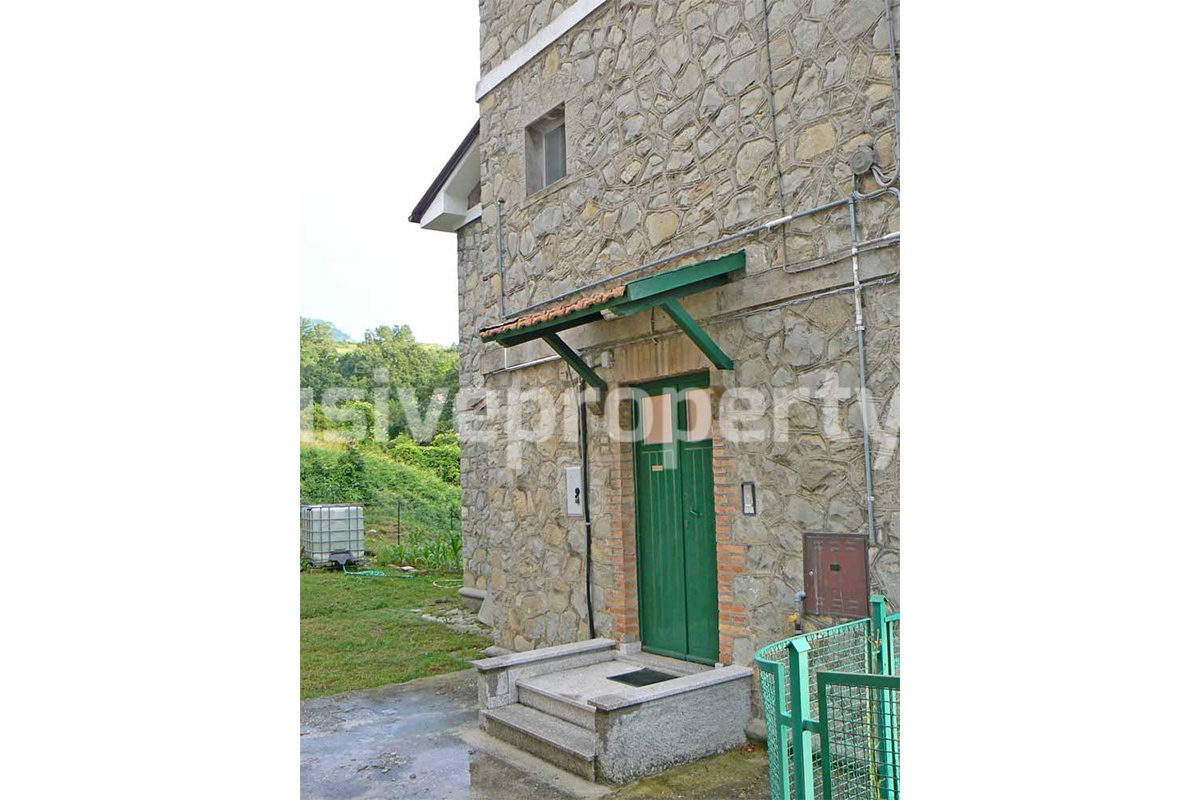 Stone cottage for sale with garden in the green village of Sant Angelo del Pesco