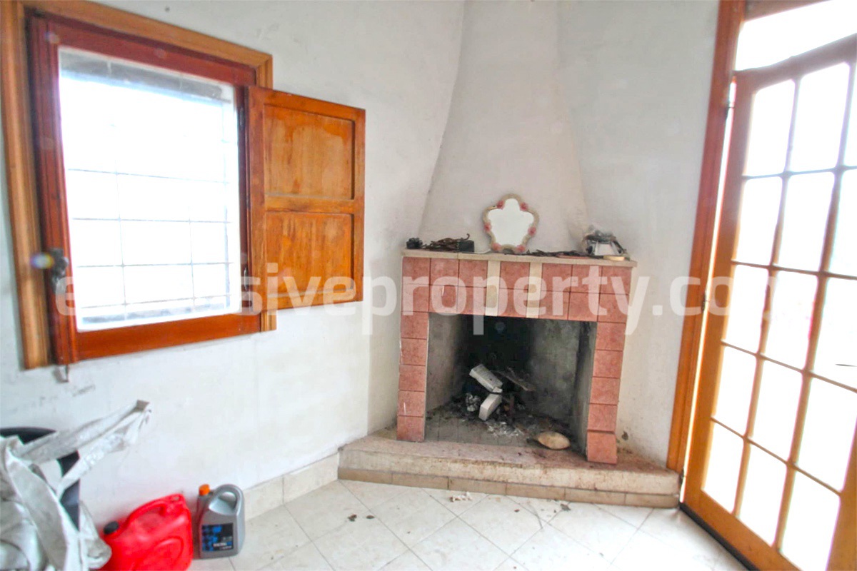 Country house with 1 hectare of arable land and olive grove for sale in Molise 3