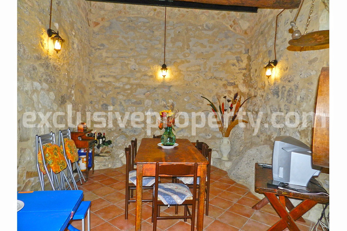 Semi-detached house habitable and very characteristic for sale in Abruzzo 1