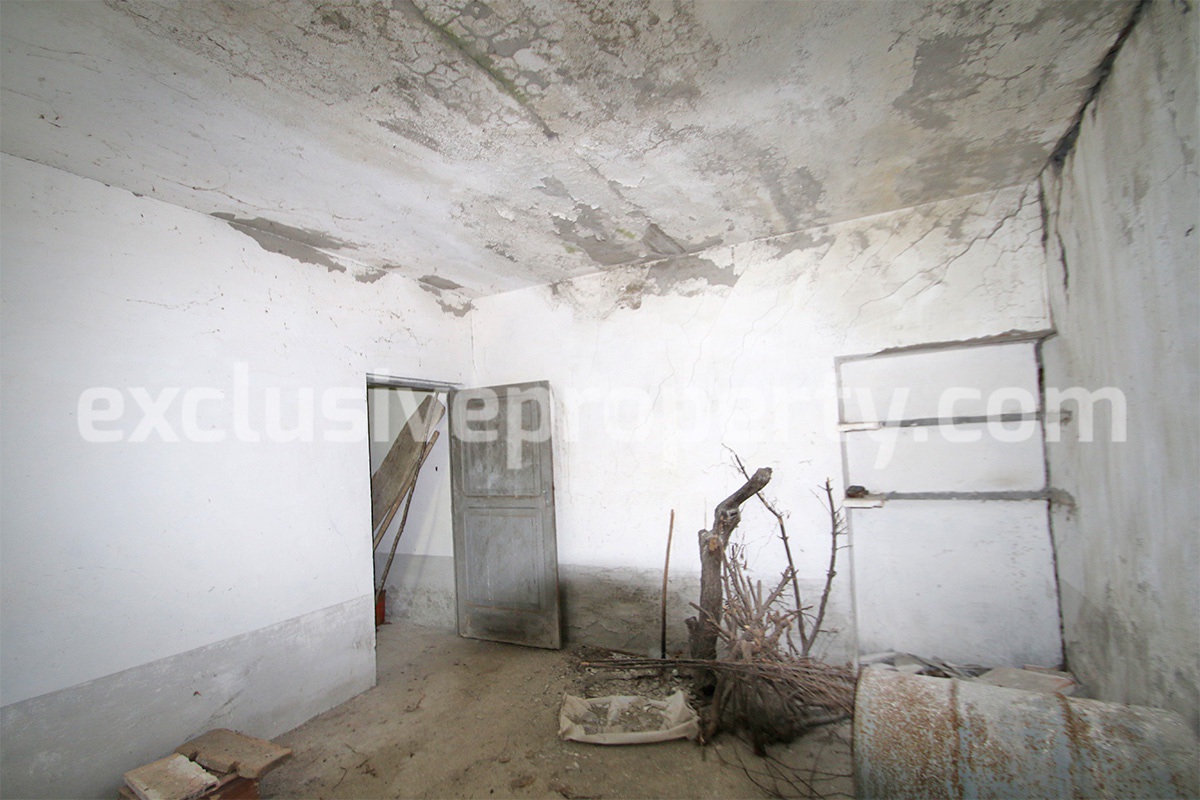 Stone cottage with well and hectares for sale in Abruzzo 8