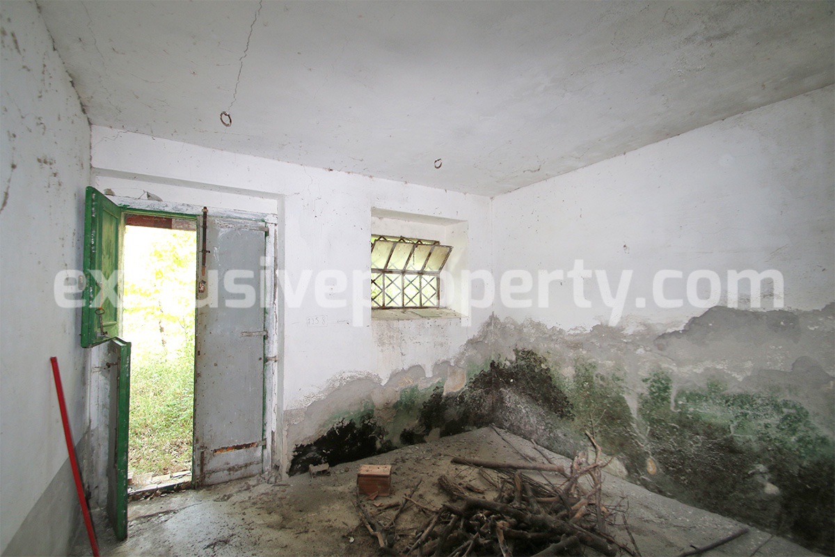 Stone cottage with well and hectares for sale in Abruzzo 9