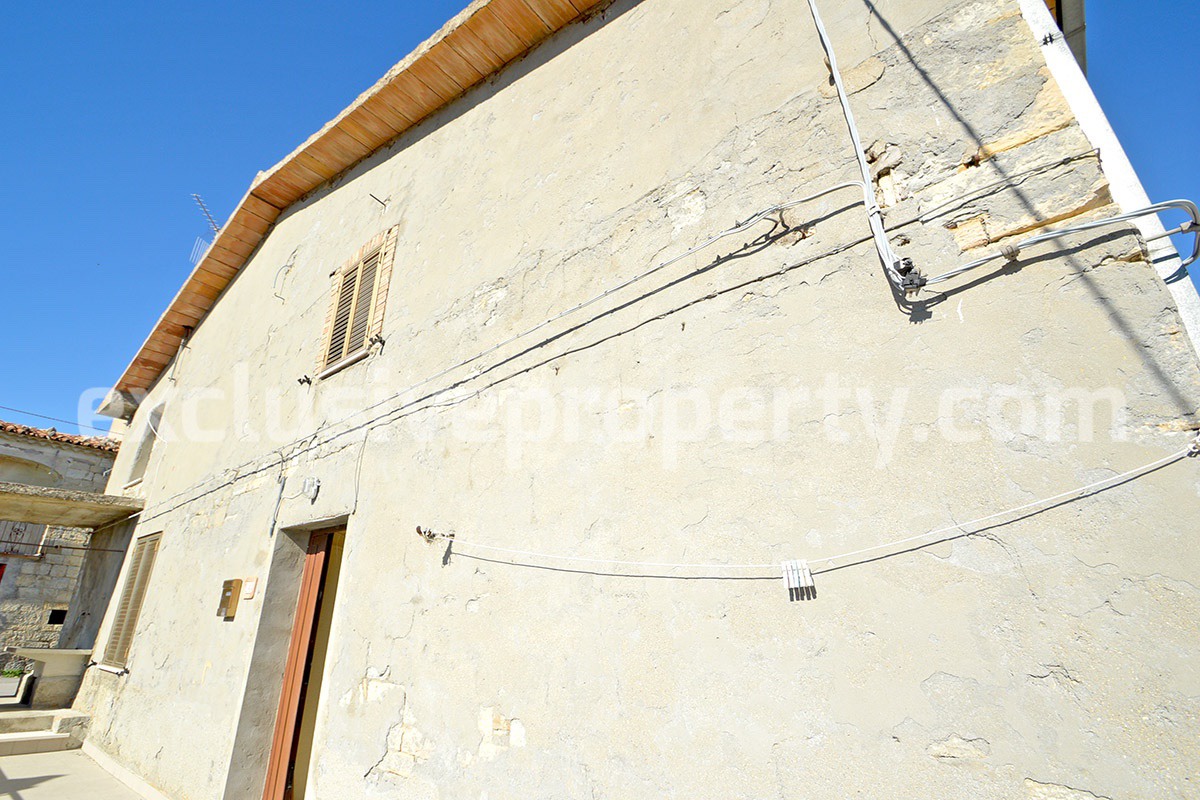 Property with terrace and garden for sale in Abruzzo 9