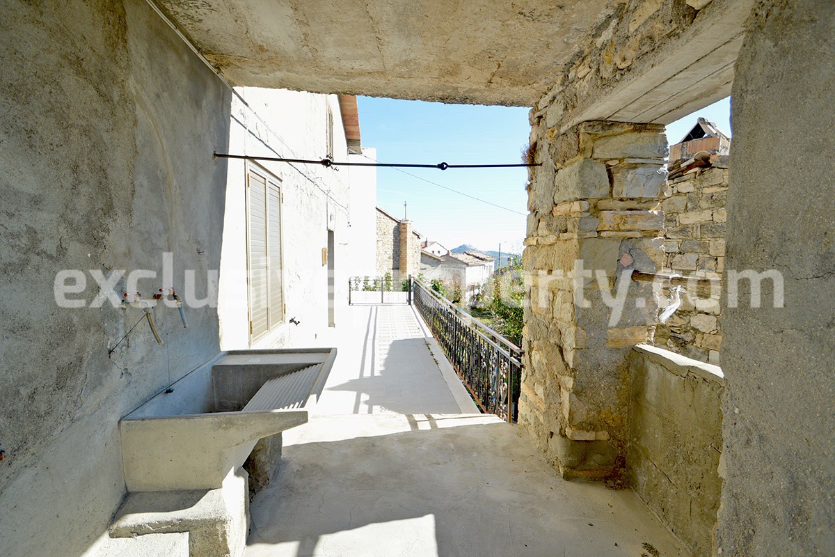 Property with terrace and garden for sale in Abruzzo 2