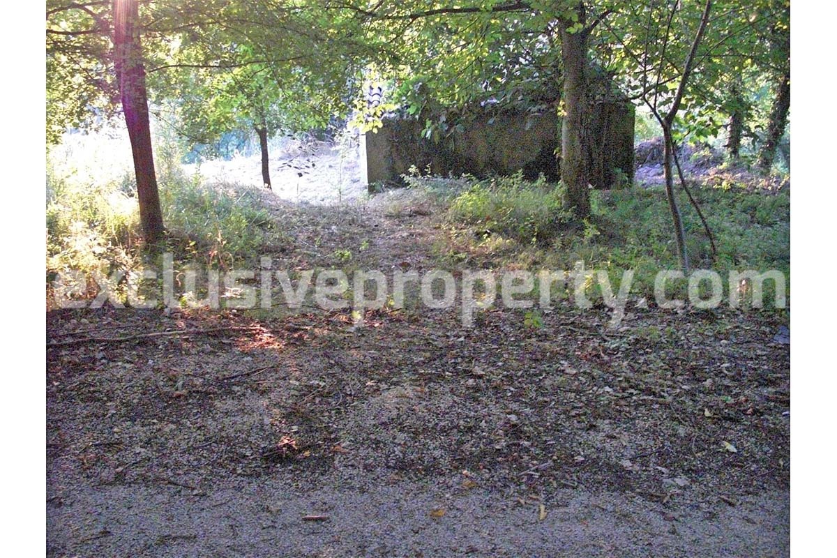 Properties for sale in Abruzzo Ruin with land and water source for sale in Treglio