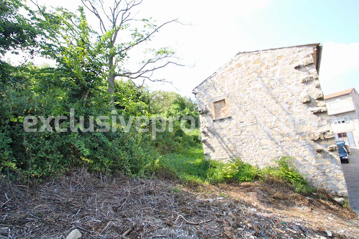 Ancient stone property with garden for sale in Italy - Abruzzo