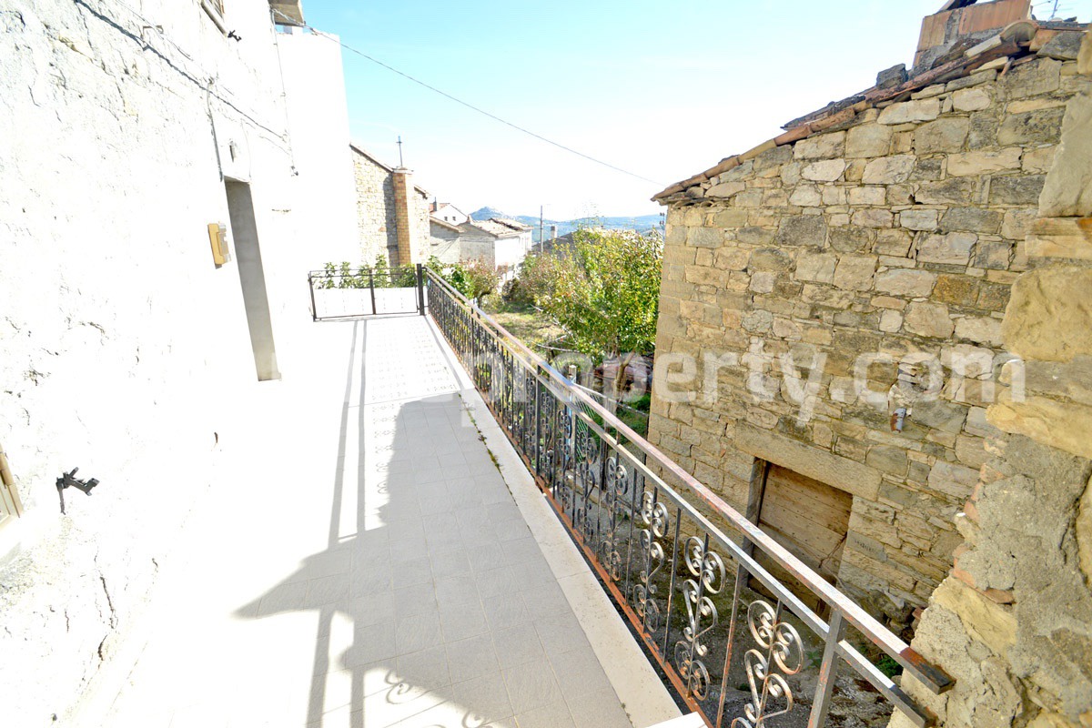 Property with terrace and garden for sale in Abruzzo 10