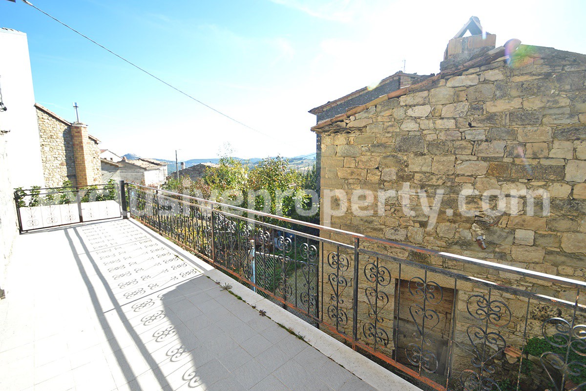 Property with terrace and garden for sale in Abruzzo 1