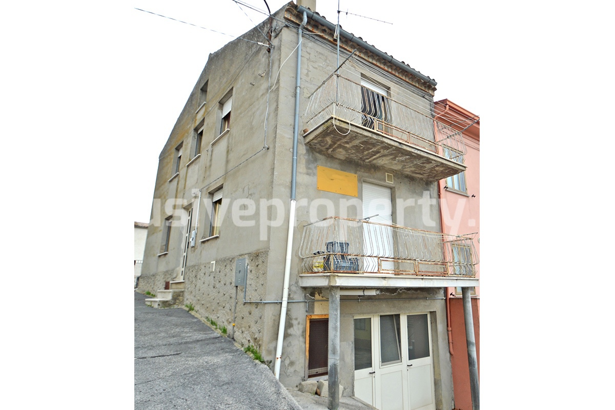 Home ready for be inhabited for sale in Abruzzo - Roccaspianlveti - Italy 2