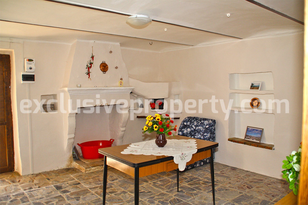 Characteristic cottage with garden for sale in Roccaspinalveti - Abruzzo - Italy 13