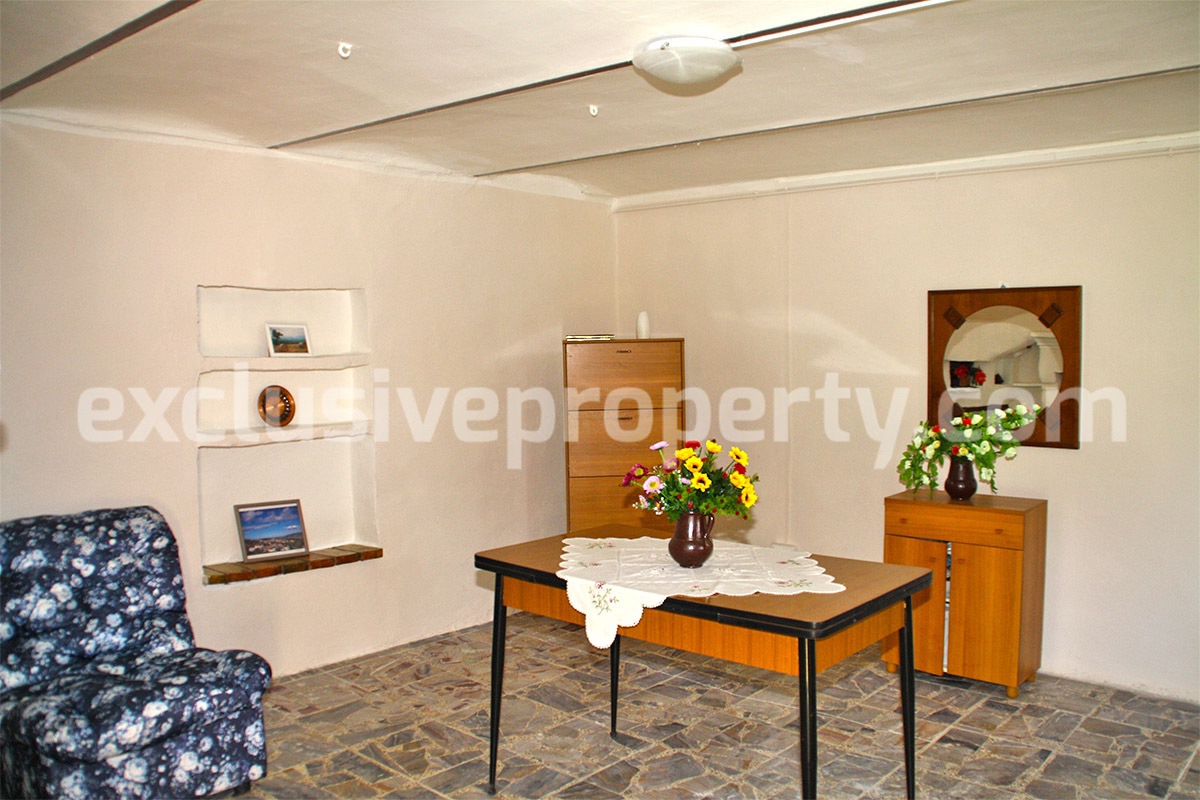Characteristic cottage with garden for sale in Roccaspinalveti - Abruzzo - Italy 14