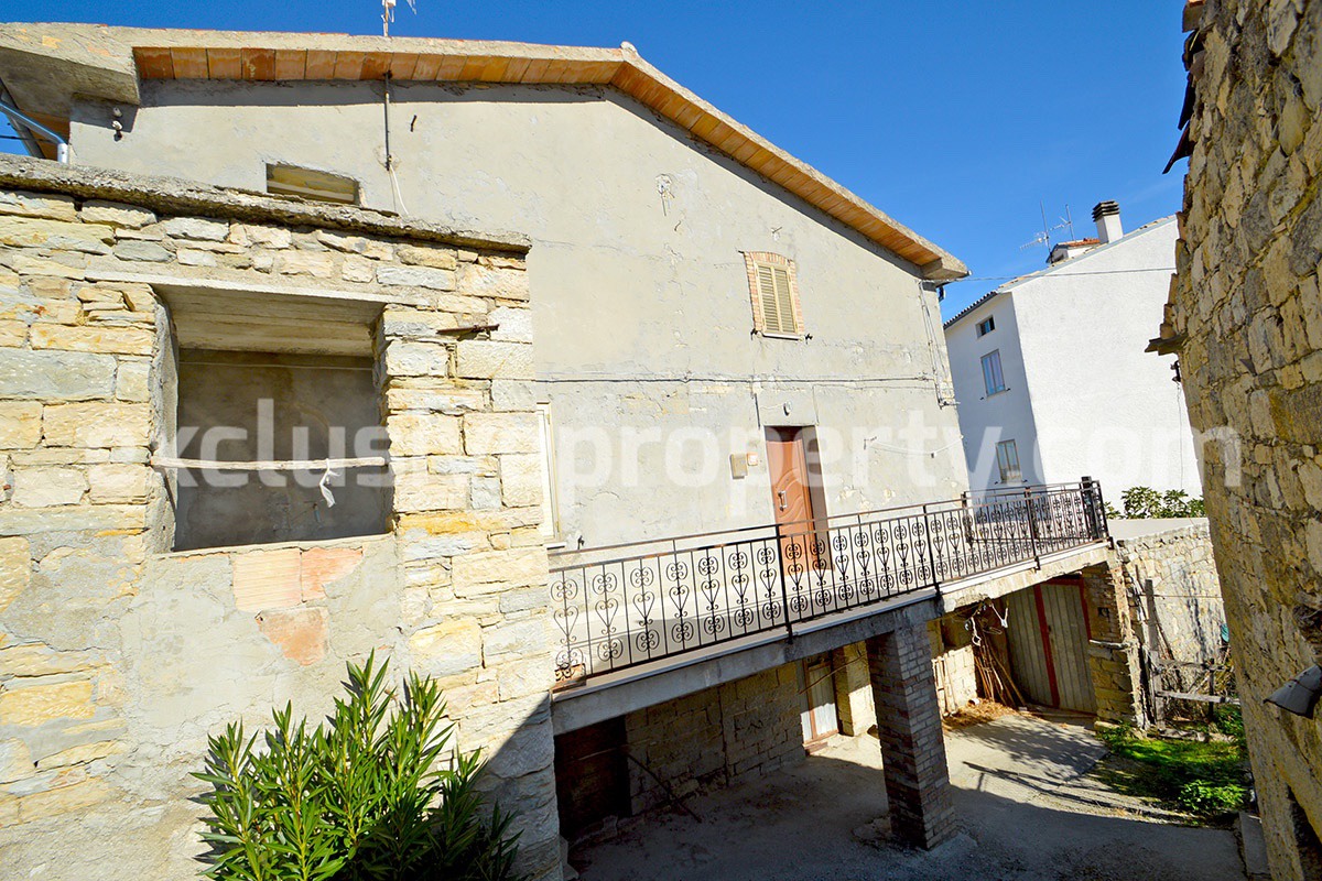 Property with terrace and garden for sale in Abruzzo 25