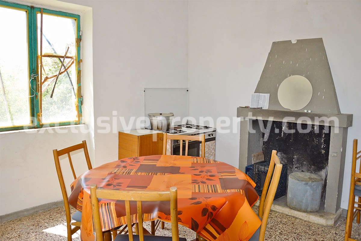 Country house with land and panoramic view for sale in Gissi - Abruzzo 3