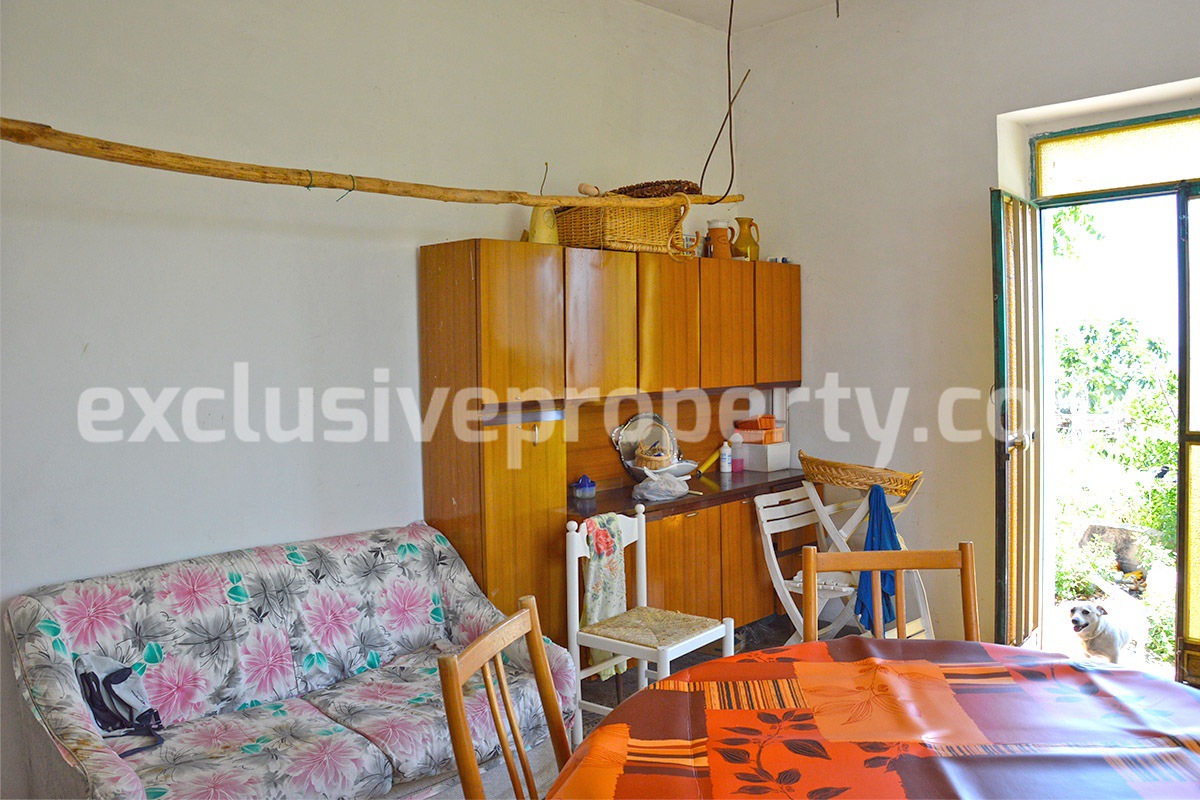 Country house with land and panoramic view for sale in Gissi - Abruzzo 4
