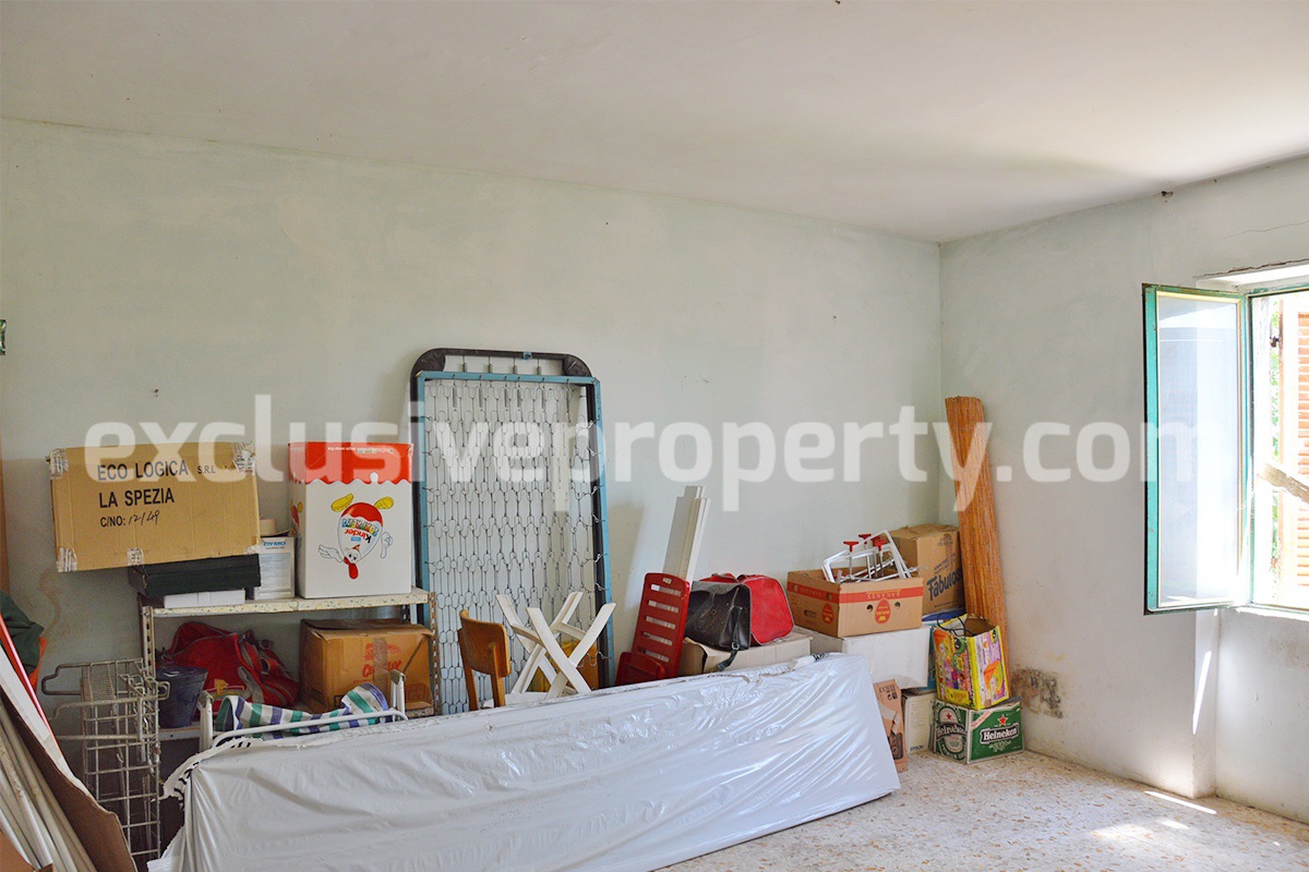 Country house with land and panoramic view for sale in Gissi - Abruzzo 6