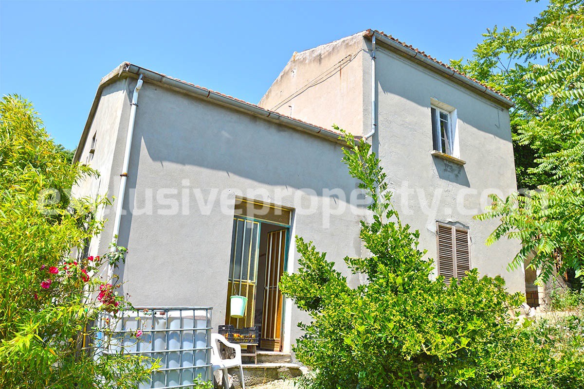 Country house with land and panoramic view for sale in Gissi - Abruzzo 2