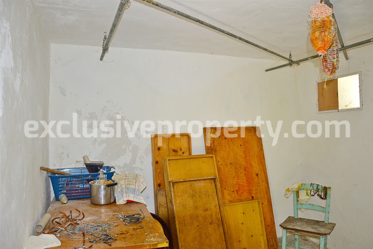Country house with land and panoramic view for sale in Gissi - Abruzzo 9