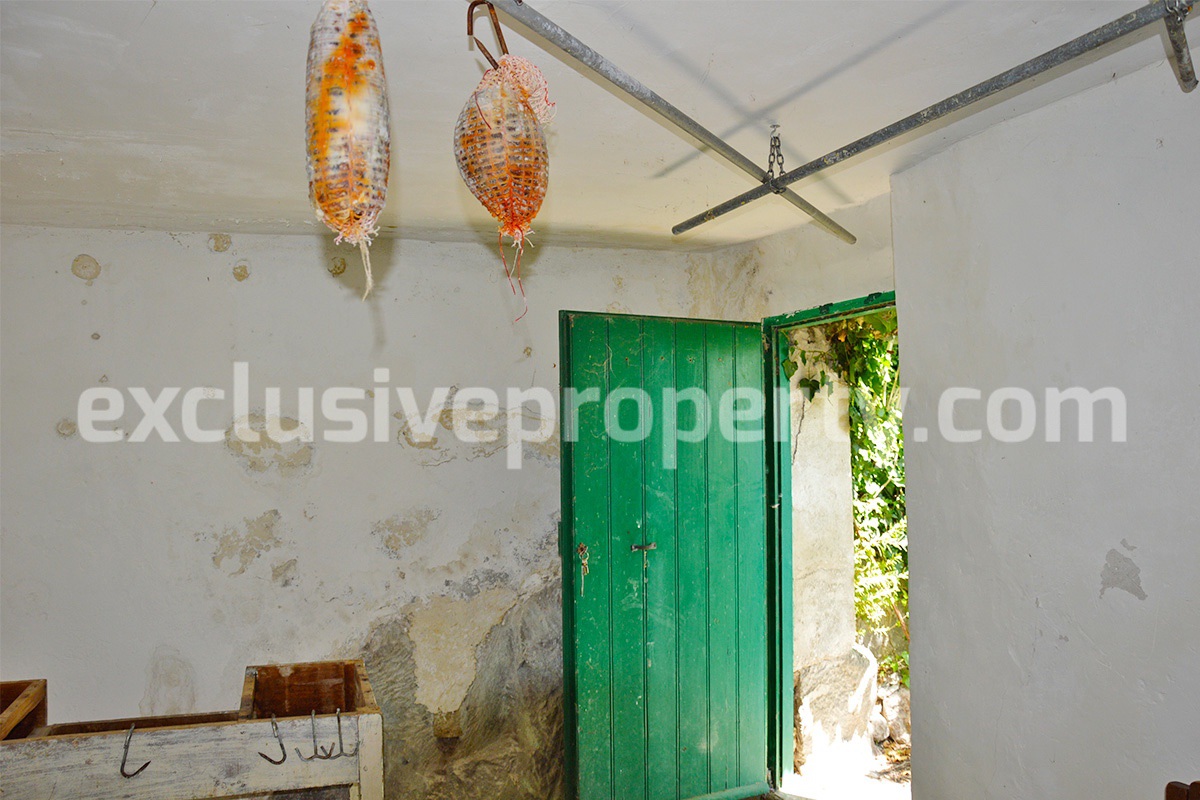 Country house with land and panoramic view for sale in Gissi - Abruzzo 10