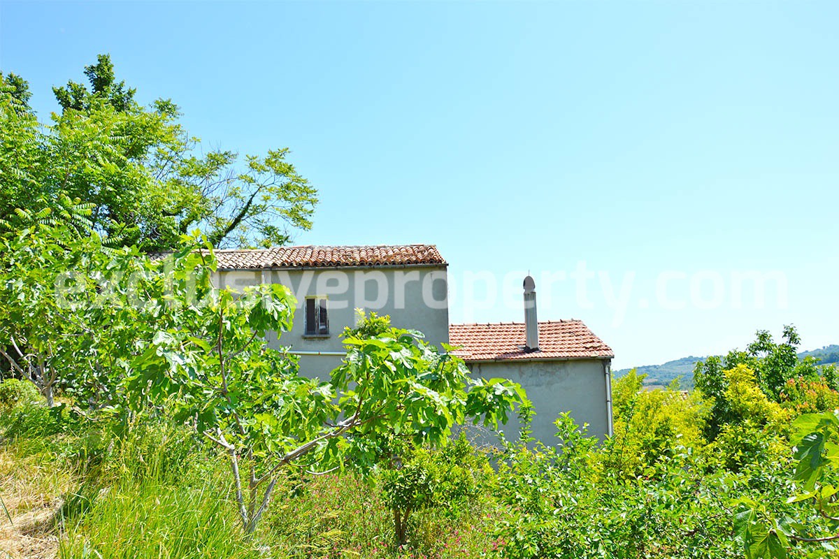 Country house with land and panoramic view for sale in Gissi - Abruzzo