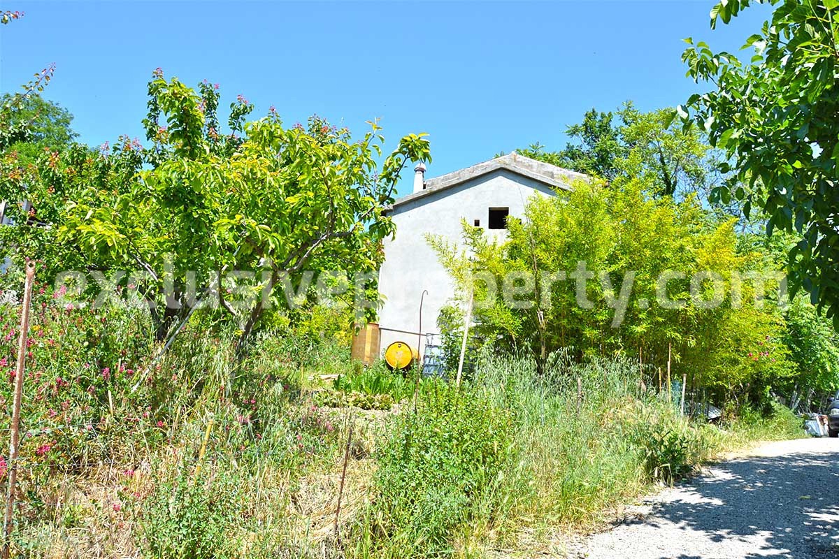 Country house with land and panoramic view for sale in Gissi - Abruzzo 15