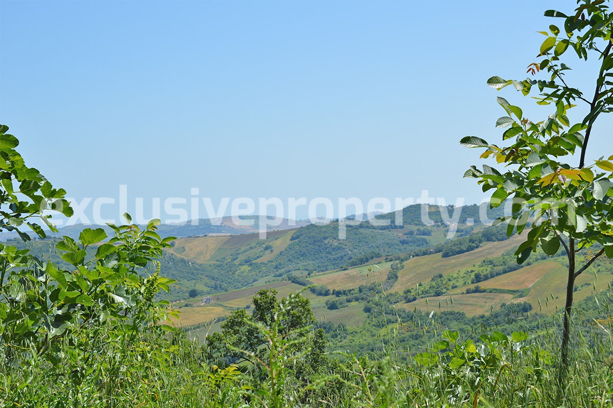 Country house with land and panoramic view for sale in Gissi - Abruzzo 17