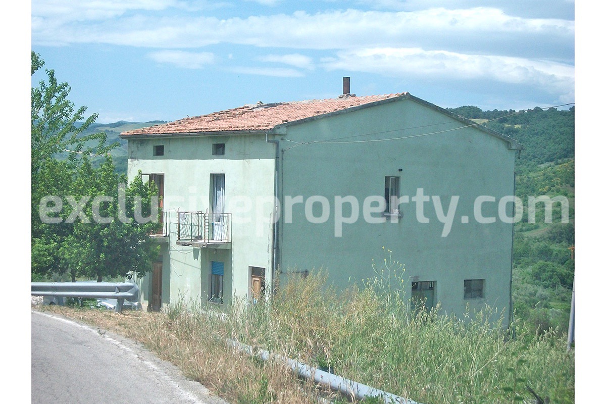 Detached house with garage and land for sale in the Abruzzo Region - Italy 16