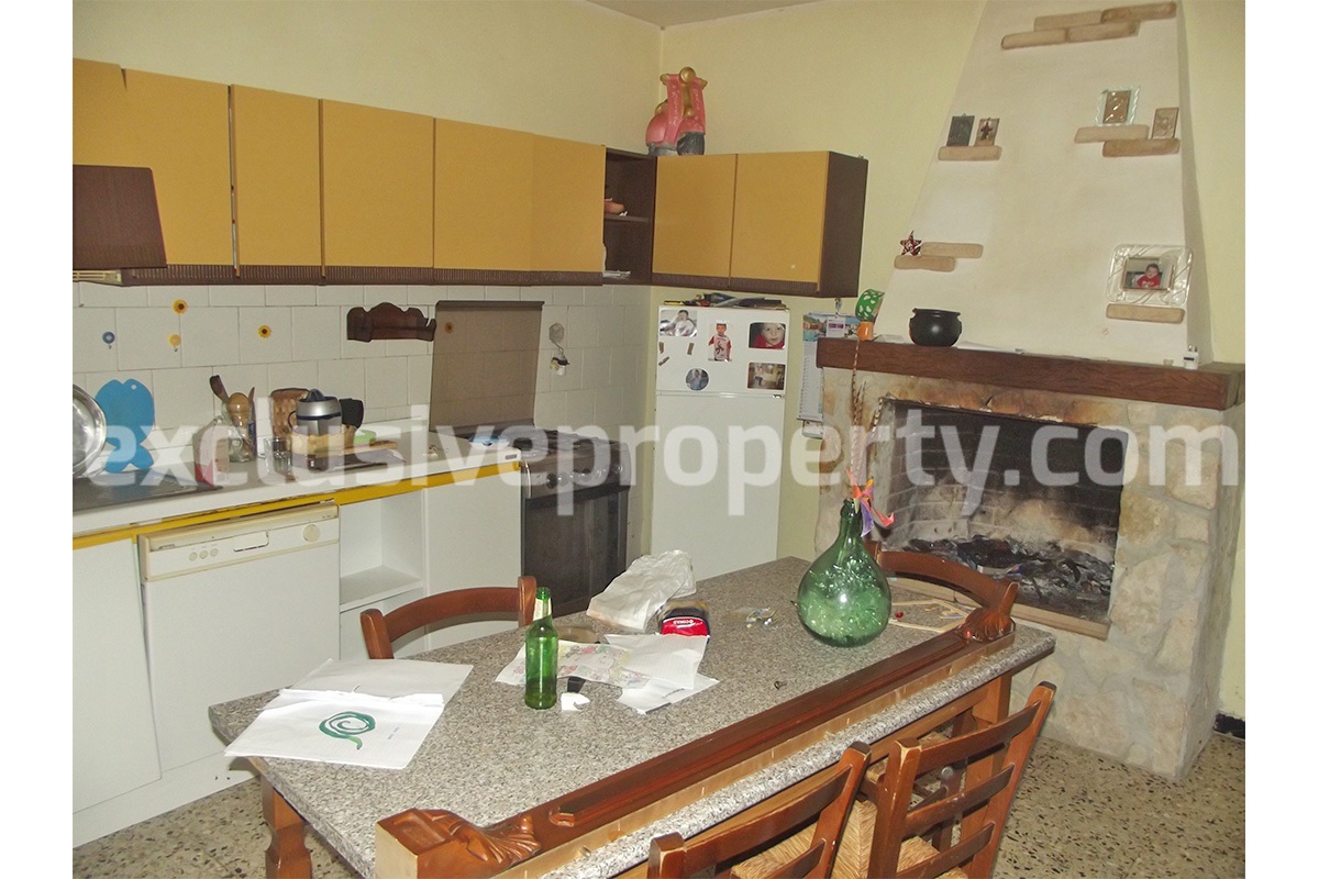 Detached house with garage and land for sale in the Abruzzo Region - Italy 6