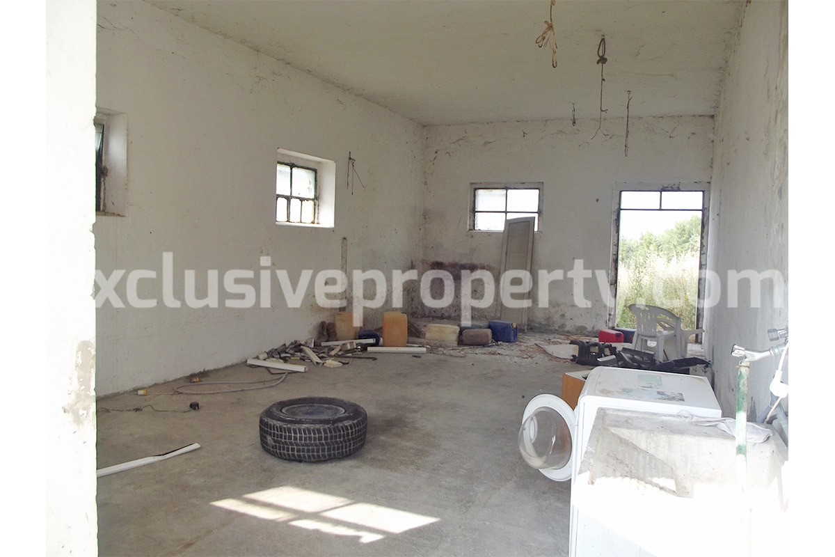 Detached house with garage and land for sale in the Abruzzo Region - Italy 15