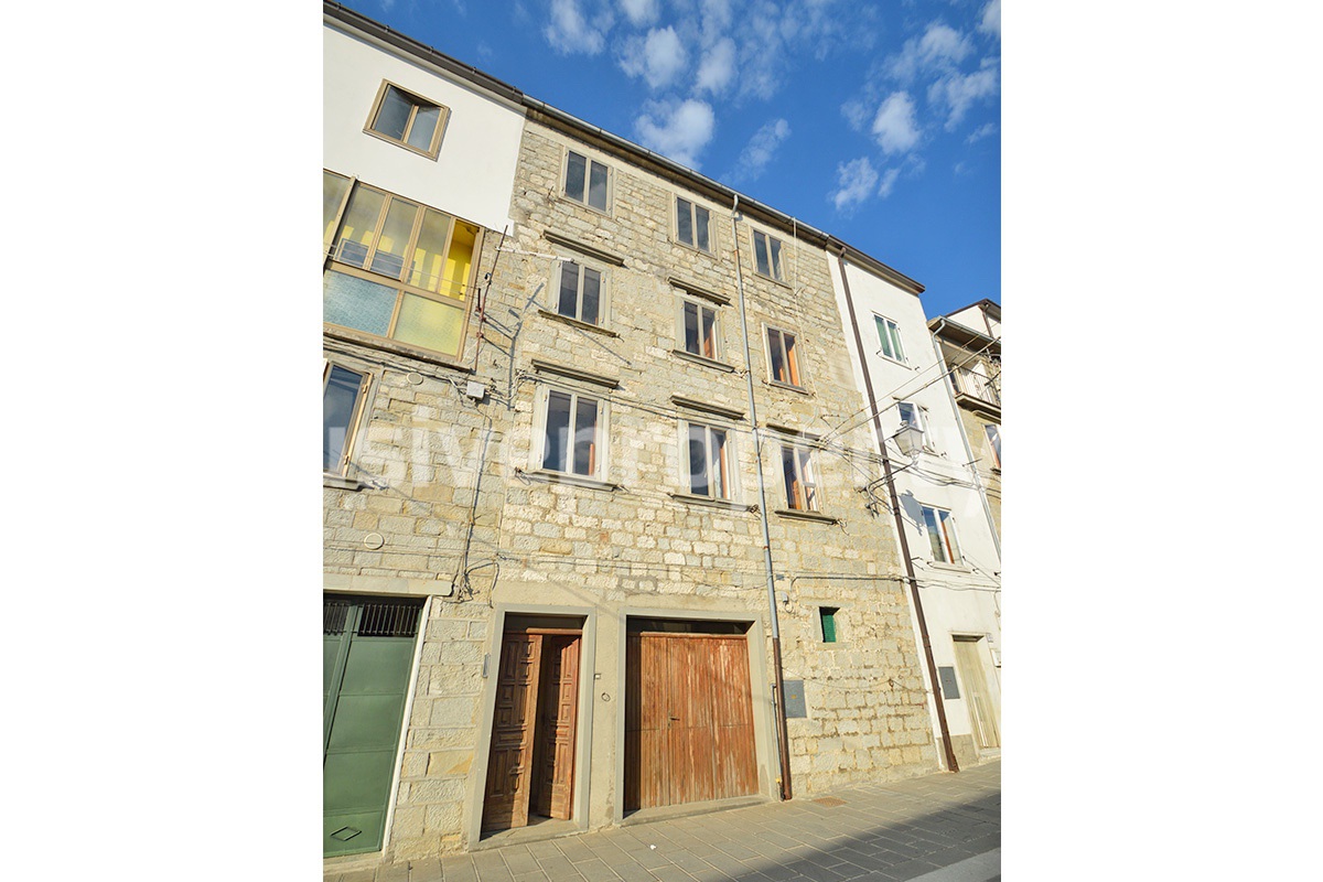 Large stone house with garage and garden for sale in Abruzzo Chieti