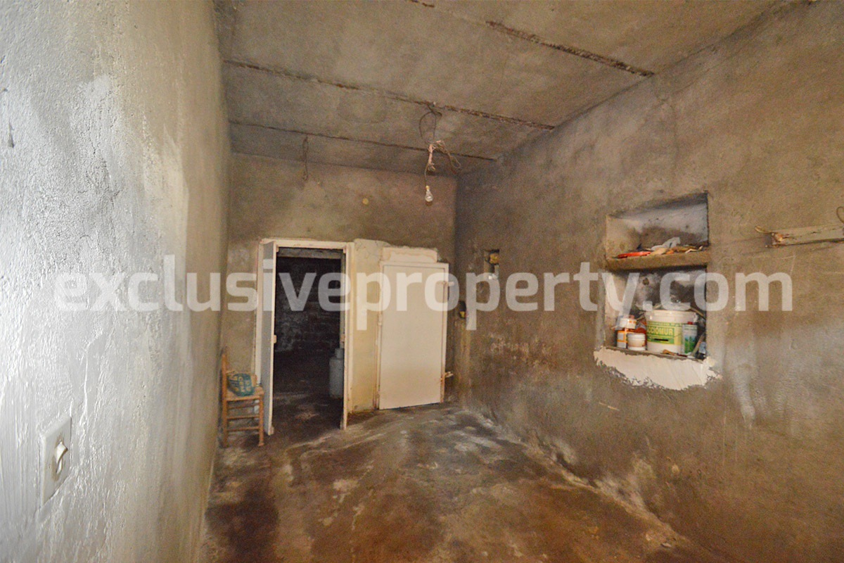 Large stone house with garage and garden for sale in Abruzzo Chieti