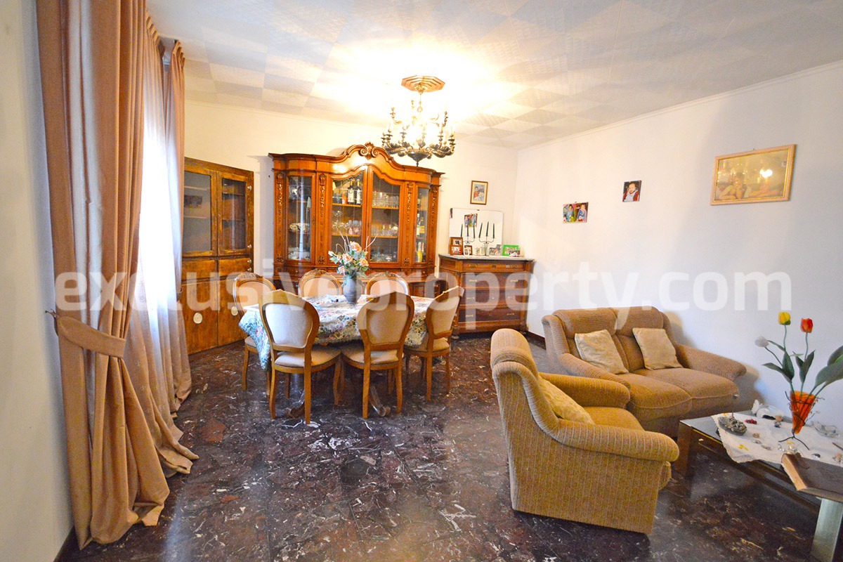 Renovated house with garden and two garages for sale in Italy