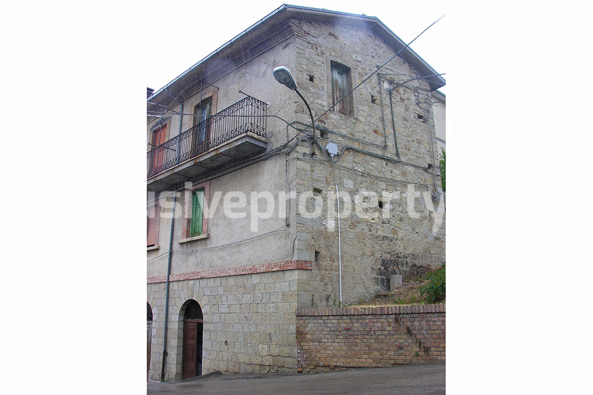 Stone house in the heart of the village of Colledimezzo Abruzzo
