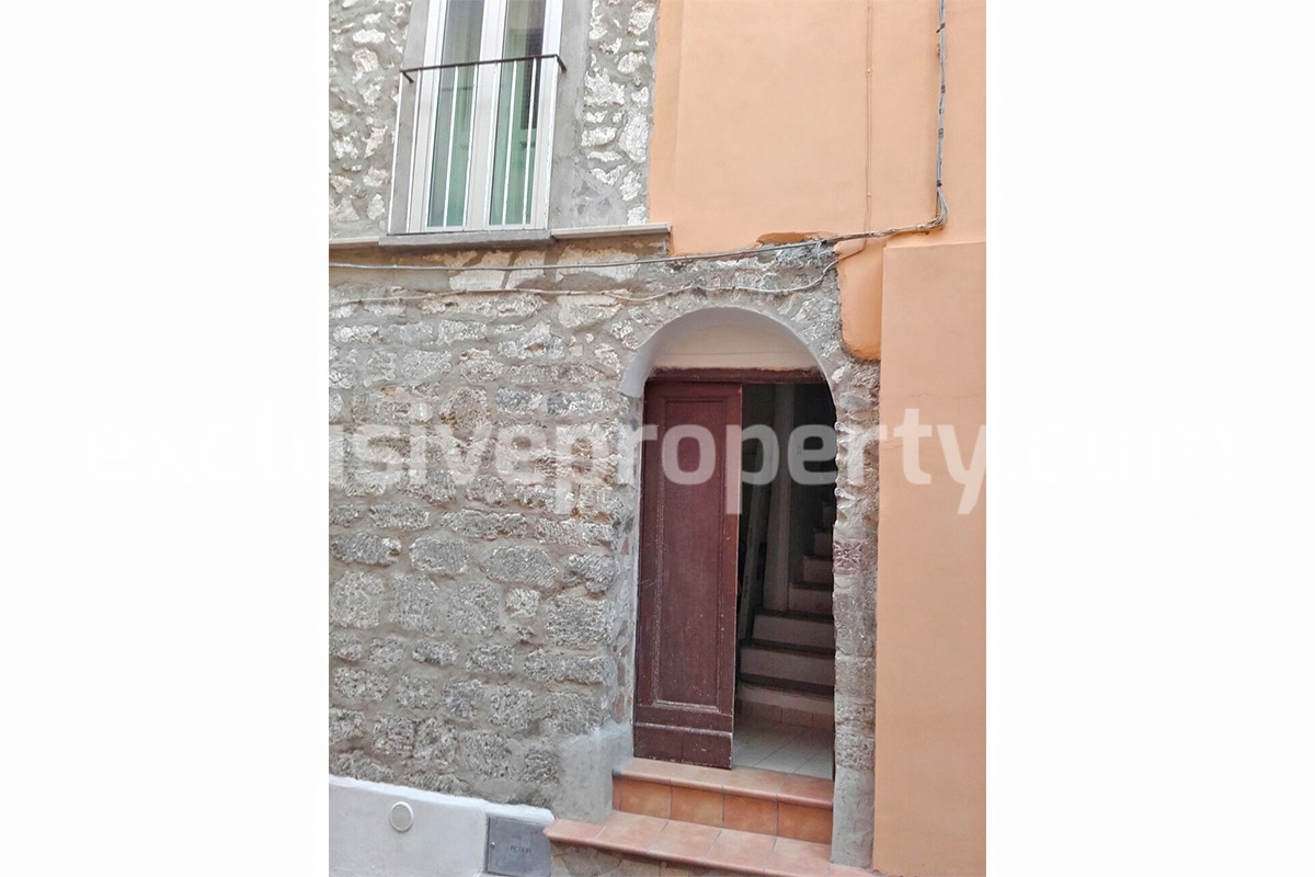 Town house renovated and habitable with terrace for sale in Abruzzo
