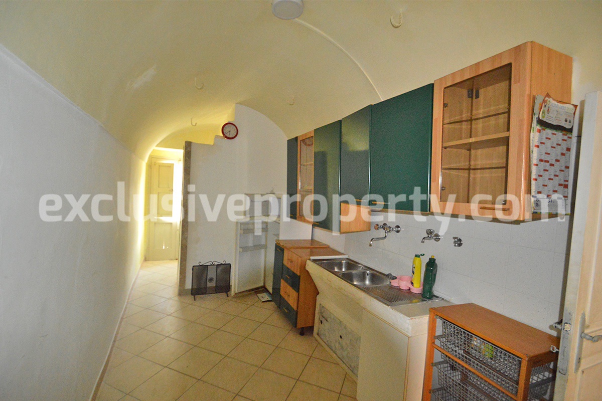 Spacious village house with great potential for sale in Gissi - Abruzzo
