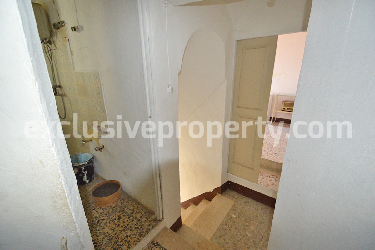 Spacious village house with great potential for sale in Gissi - Abruzzo